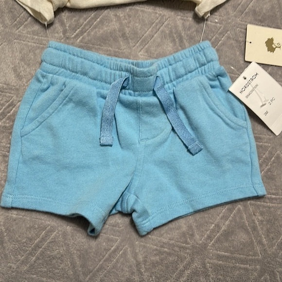 GRAPHIC Tee & Shorts Set - Picture 3 of 4